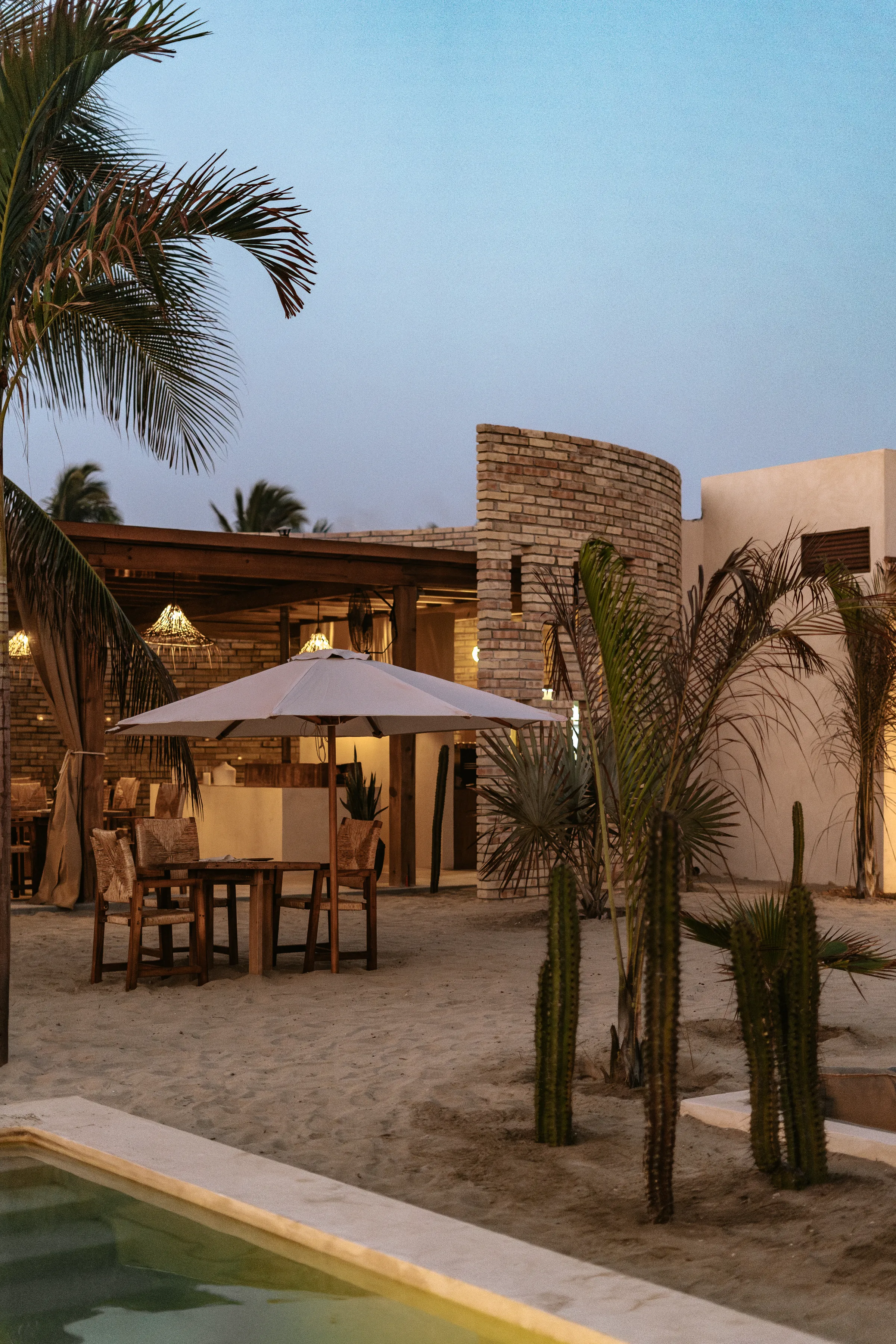 restaurant dinning room